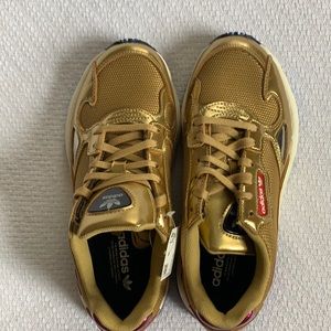NWT Adidas Falcon sneakers, size 5